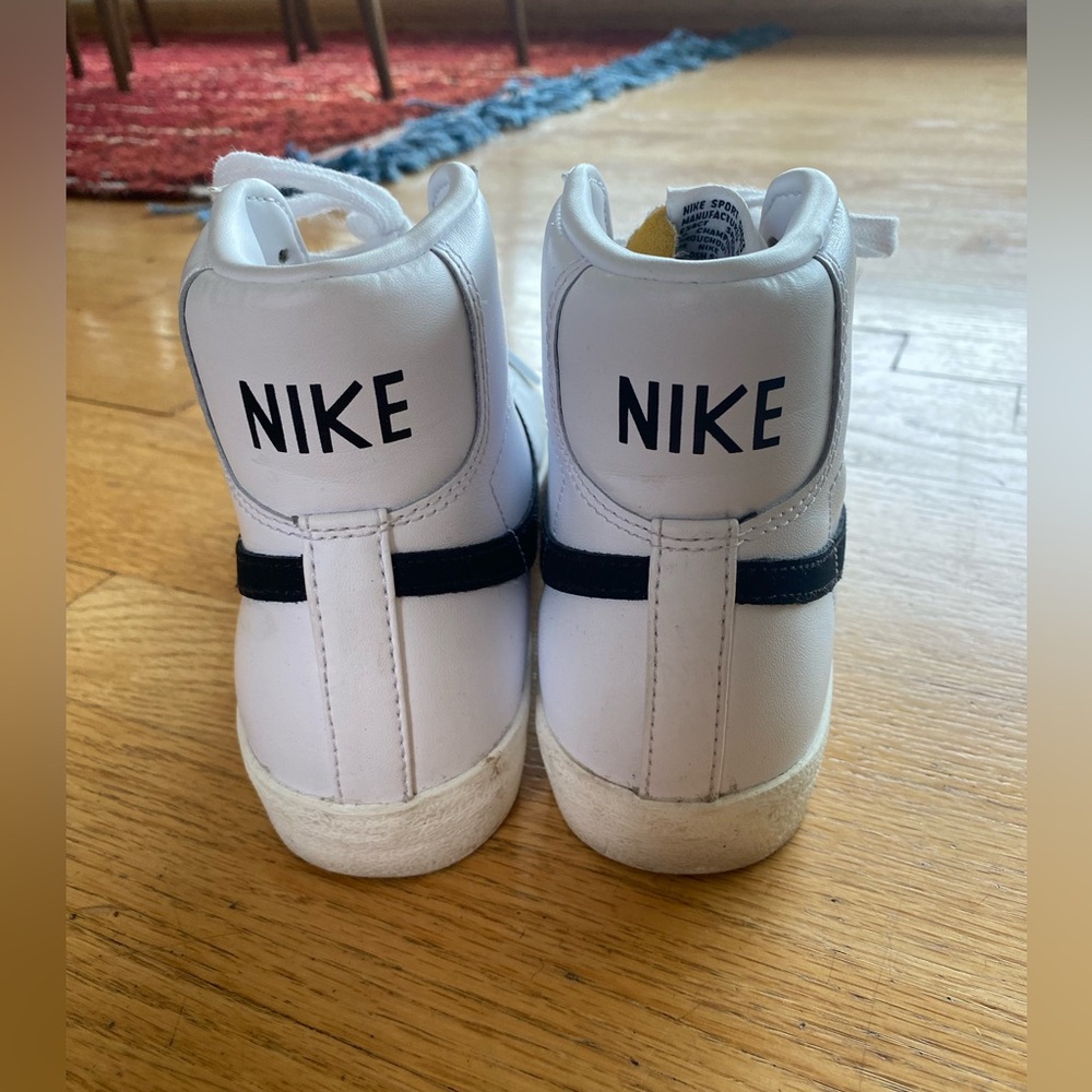 Nike shoes - Picture 2 of 3